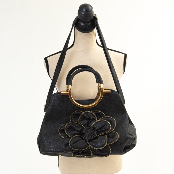 Statement bag black with rosette floral accent - Picture 6 of 16